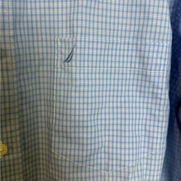 Nautica Mens Button Down Dress Shirt Wrinkle Resistant Slimmer Fit XL - Picture 2 of 6